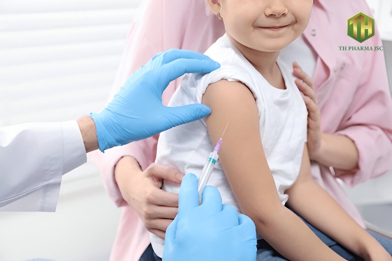 Tiêm vắc xin đầy đủ giúp trẻ tránh khỏi các bệnh truyền nhiễm nguy hiểm